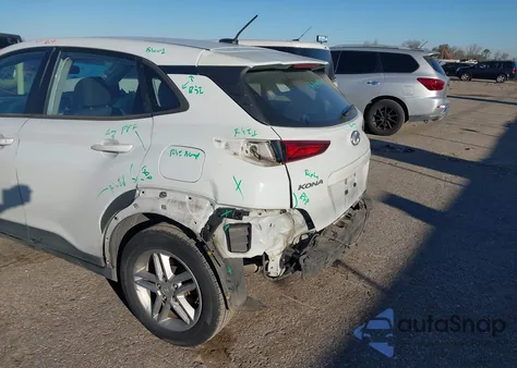 2021 Hyundai Kona Se z USA, uszkodzony, nr VIN KM8K12AA2MU644909